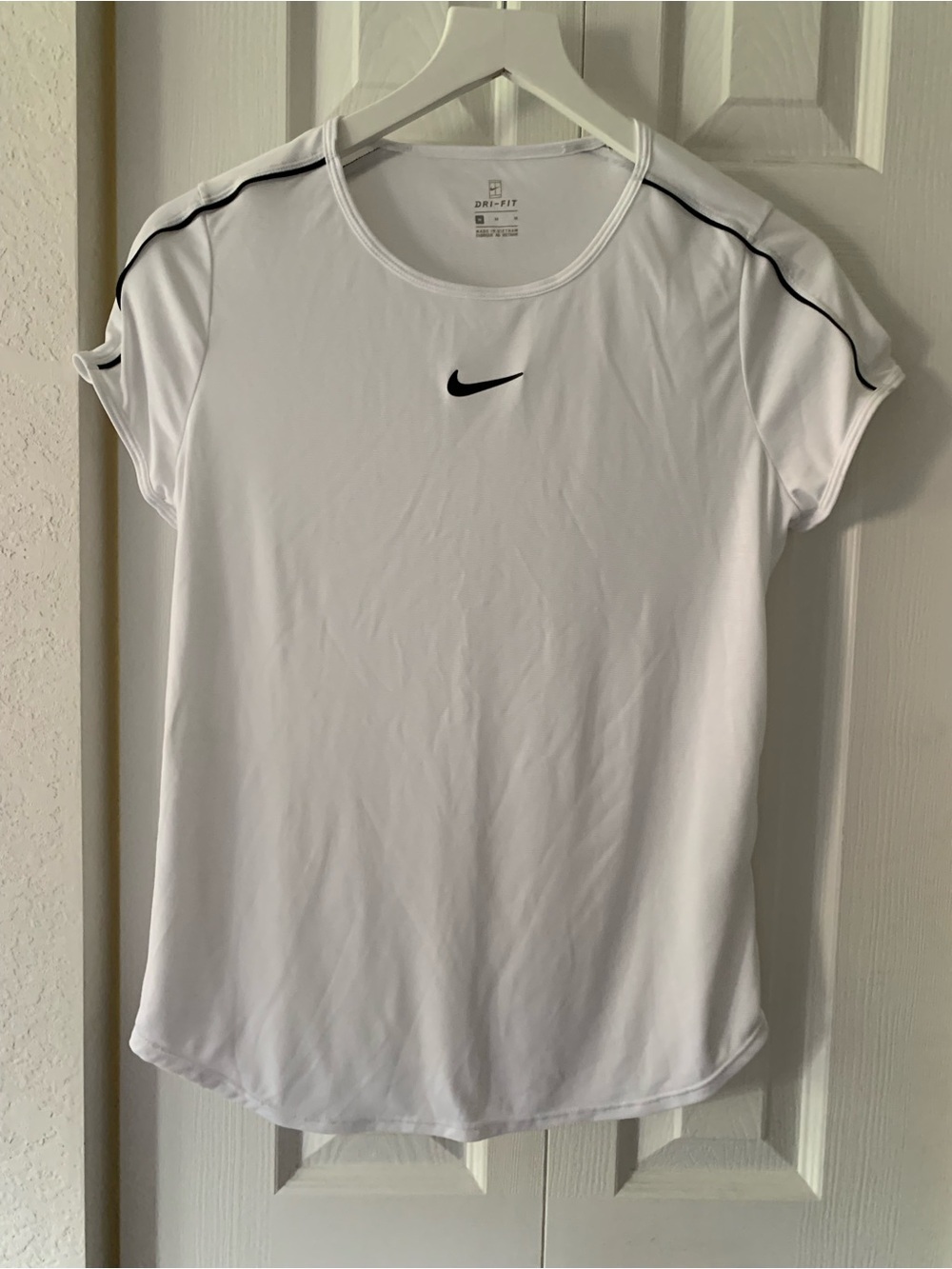 Nike White Short Sleeve Dri-FIT Performance Tee with Black Trim Size Medium NWOT